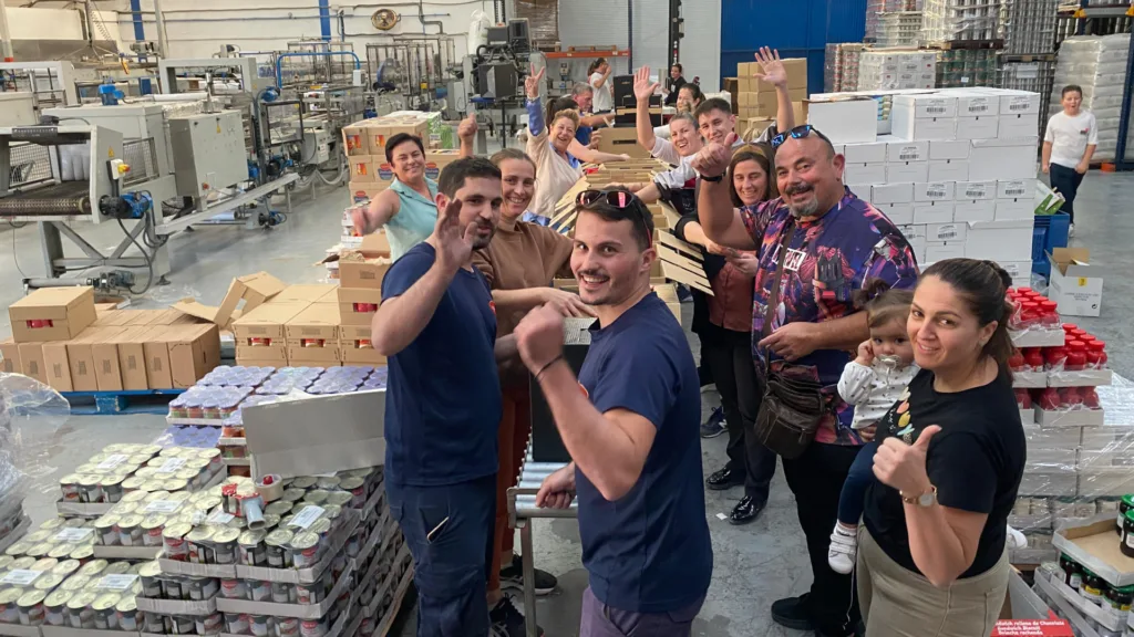 Solidaridad en acción: Nuestra experiencia ayudando a las familias afectadas por la DANA 1 | Vega Baja Conservas Vega Baja Conservas | blog
